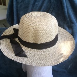NEW Wide brim sun hat with black bow